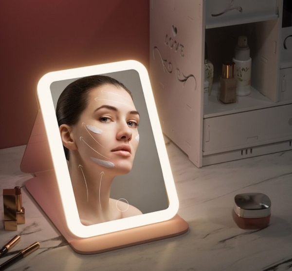 Pasqyrë me dritë led për Make Up