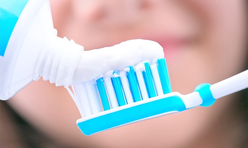 Laser White Herbal Toothpaste – Shkëlqim dhe Freski për Dhëmbët Tuaj