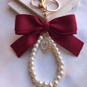 Varëse Çelësash Elegante me Fjongo Bordo & Perla Klasike